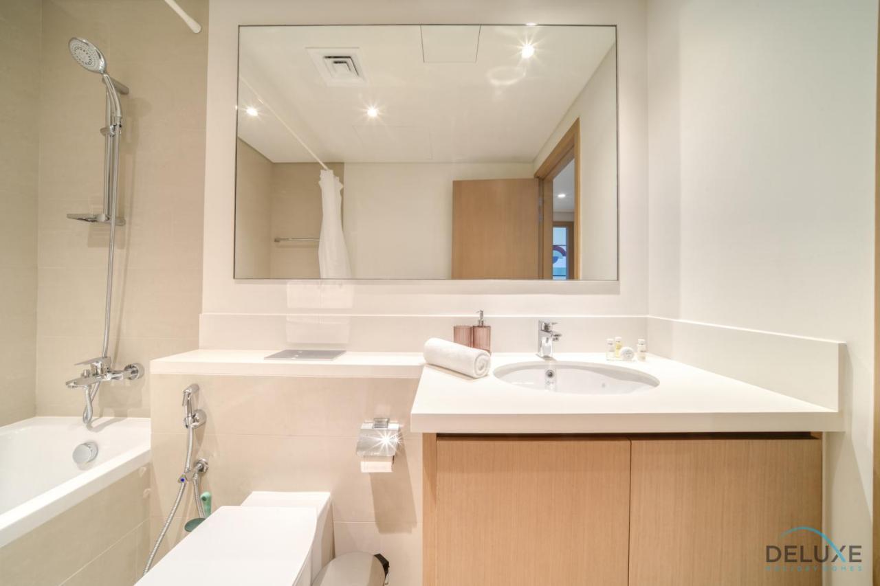 Tropical 2br At Harbour Views Tower 1 By Deluxe Homes * Dubai
