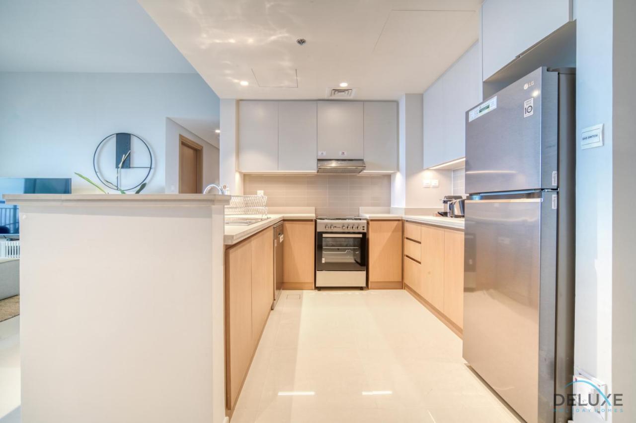 Tropical 2br At Harbour Views Tower 1 By Deluxe Homes