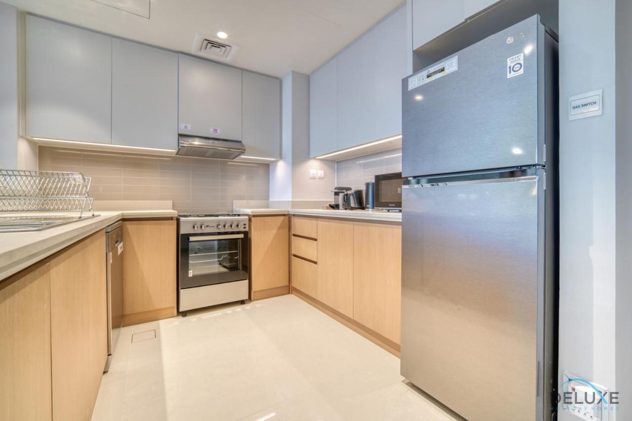 Tropical 2br At Harbour Views Tower 1 By Deluxe Homes
